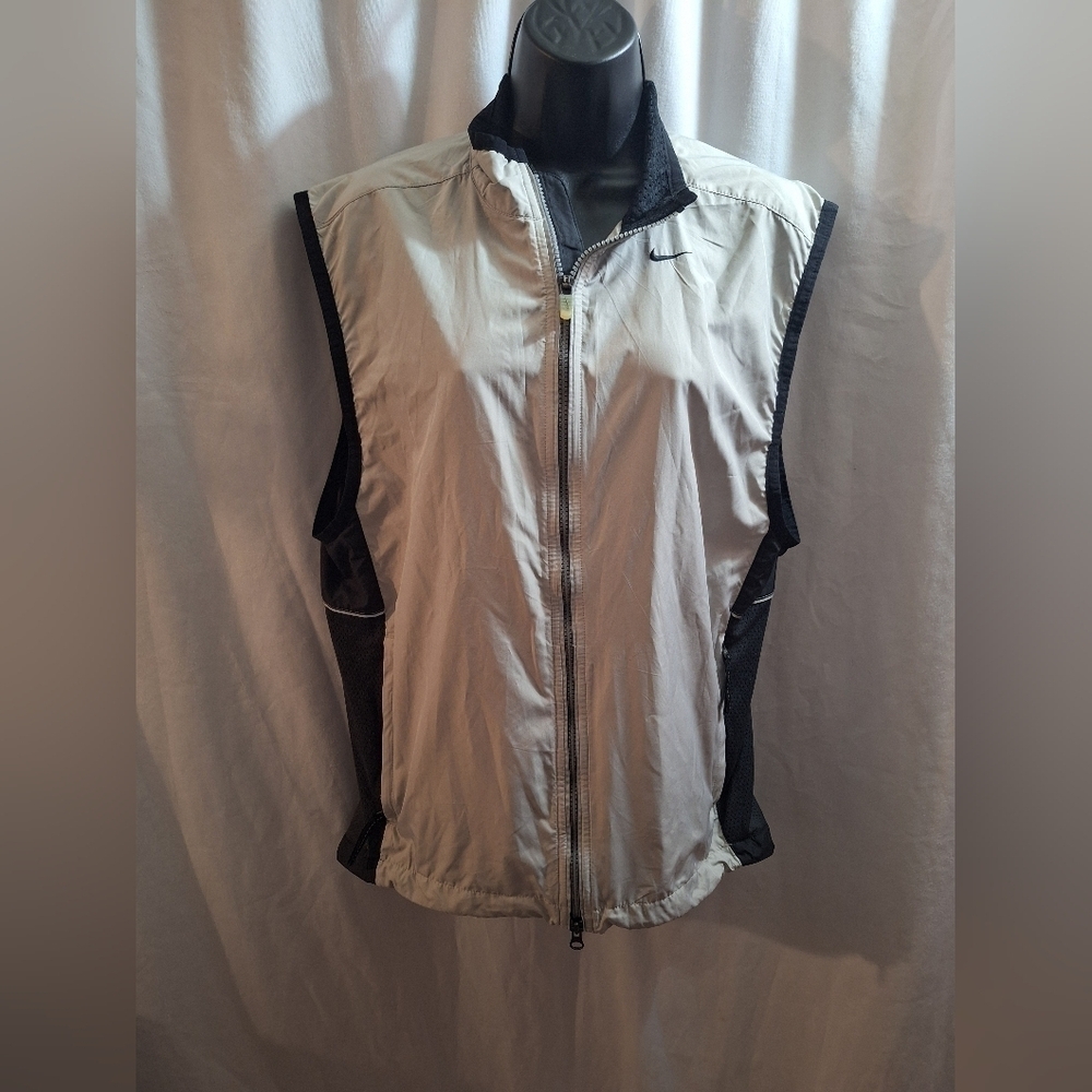 Nike windbreaker vest zippered pockets size medium